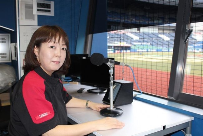 十勝毎日新聞電子版 プロ野球パ リーグ千葉ロッテマリーンズのウグイス嬢として活躍する帯広市出身の谷保恵美さんが ６月１日の対広島戦で １軍公式戦連続担当試合数 1500 を達成しました T Co Gyhdypvxb1 プロ野球 千葉ロッテマリーンズ