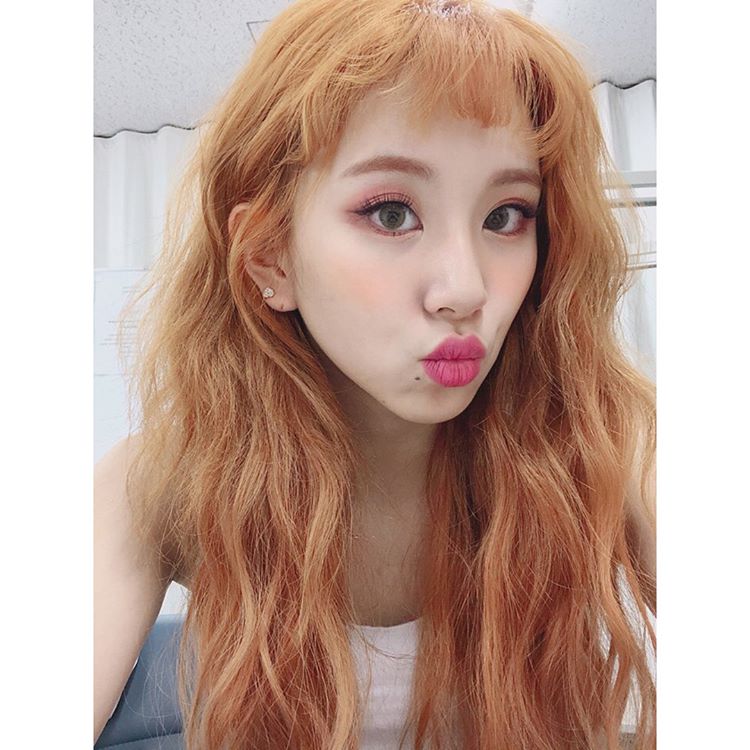 2ICERP's tweet photo. 🍊 + twιce's ιnstαgrαm updαte. https://t.co/nsfqmCtwfJ