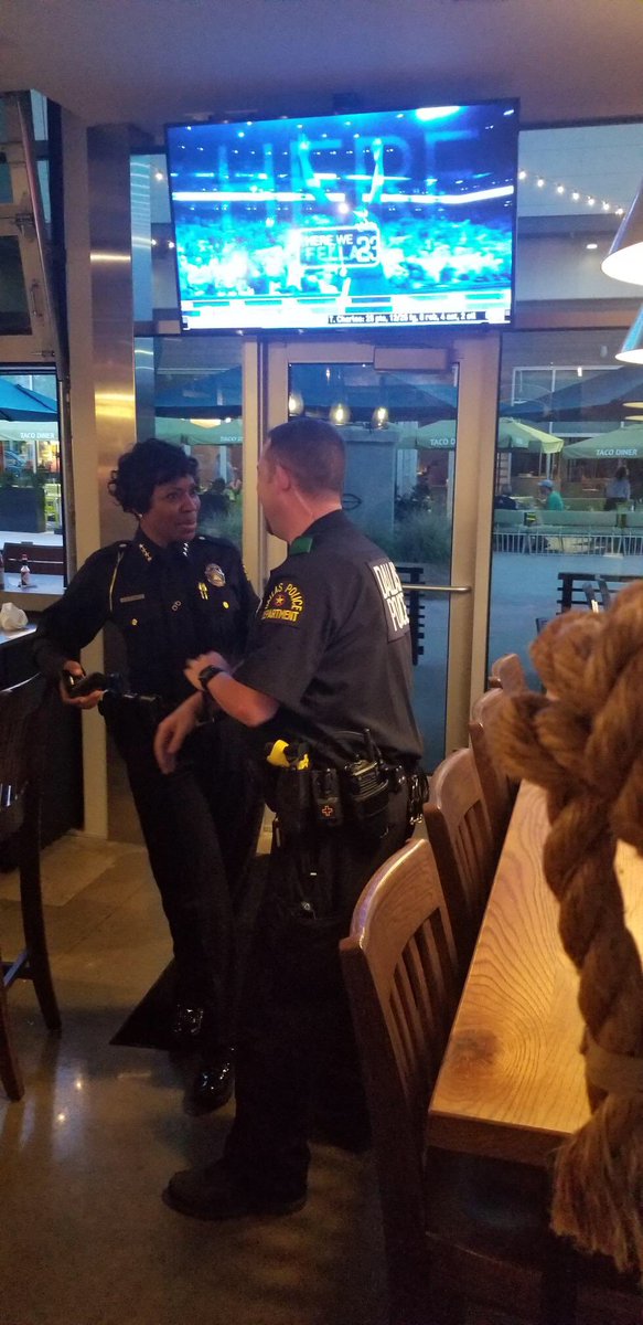 DallasPD's tweet photo. Chief Hall, “Thank you community for showing your continued support for Officer Almeida” @FishCityGrill. https://t.co/ayVLvn7HRy