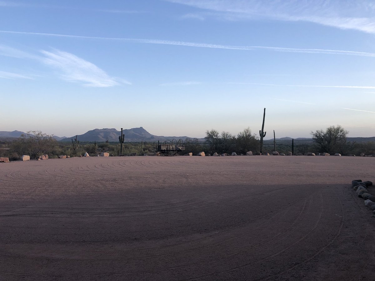 jeanvelonis's tweet photo. Yehaw! This is how we do it in #Phoenix #ServiceEdgeSummit #ServiceTrailblazers @ServiceCloud https://t.co/OZXCGJGBXf