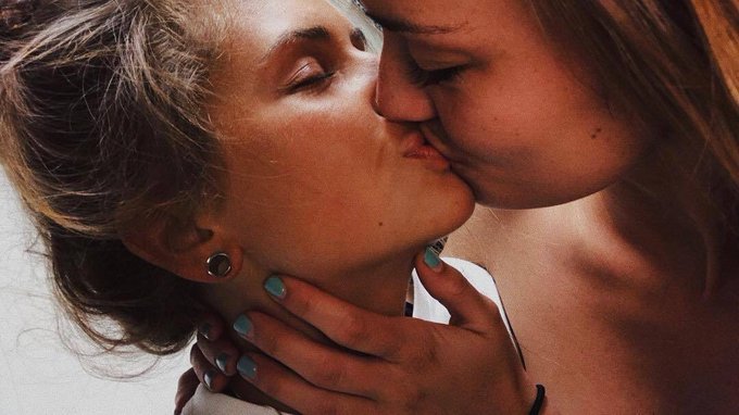 Watch girls on girls's leaked NSFW photo on TwXstars