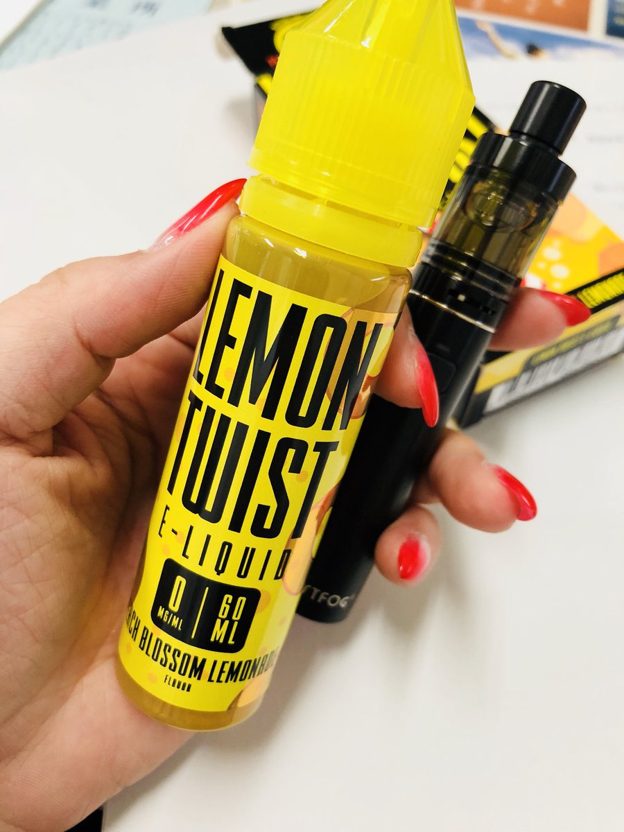 miicha_one_luv's tweet image. よし！！
昼休憩！！なんてもんはないけど
ダラけてやる！！！！
Lemon twist うまっ♡
あ、いただきものです(´･_･`)は〜い
大事に舐めてます。え
#vape   #Lemontwist