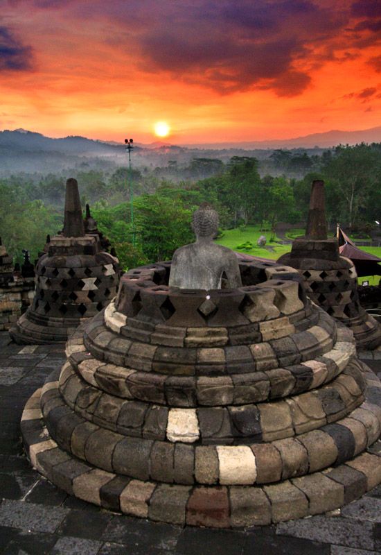havetoseeit's tweet photo. Borobudur, Indonesia

#amazing #travel #havetoseeit #beautiful #Borobudur #Indonesia https://t.co/hIkug3nXgP