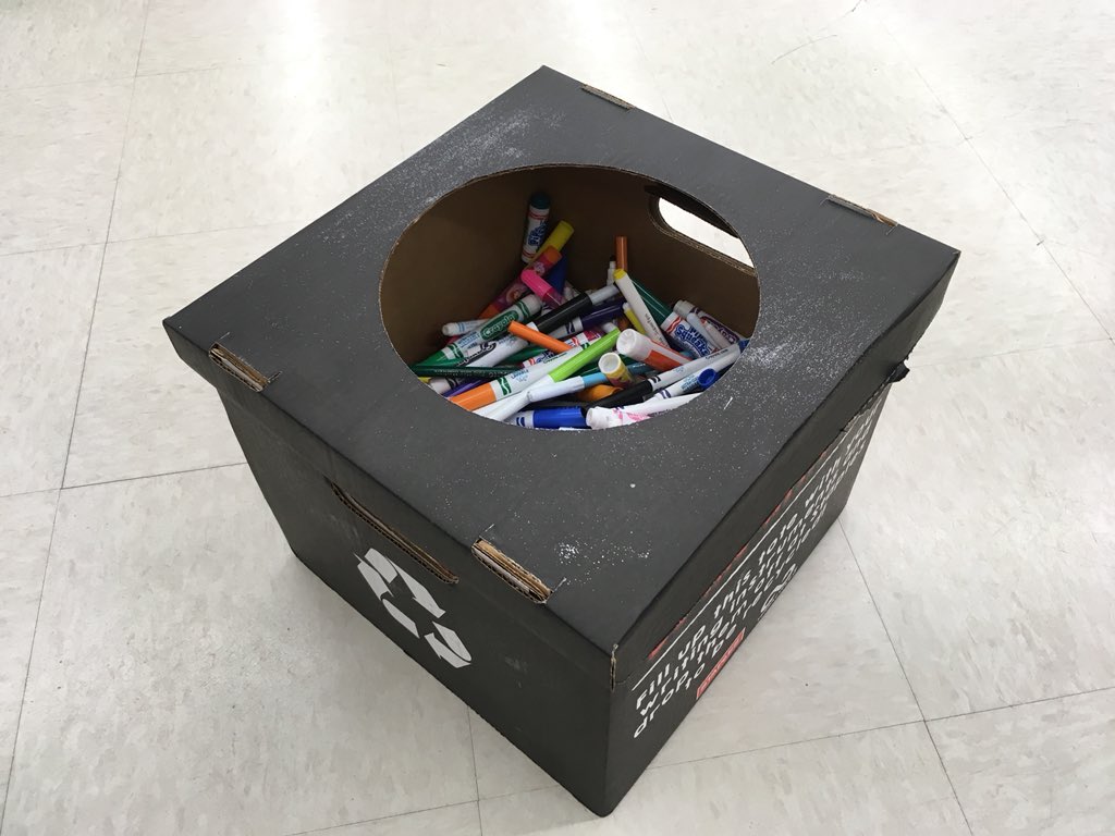 StrongFree67's tweet image. Did you know you can recycle markers? Drop off @StaplesCanada then shipped to @TerraCycleCA and transformed into cool items. #SophiaProject helping save our planet #Winnipeg #StrathmillanSchool marker recycle program @EarthDayCanada #EverySchool #EveryOffice #EveryDayCare