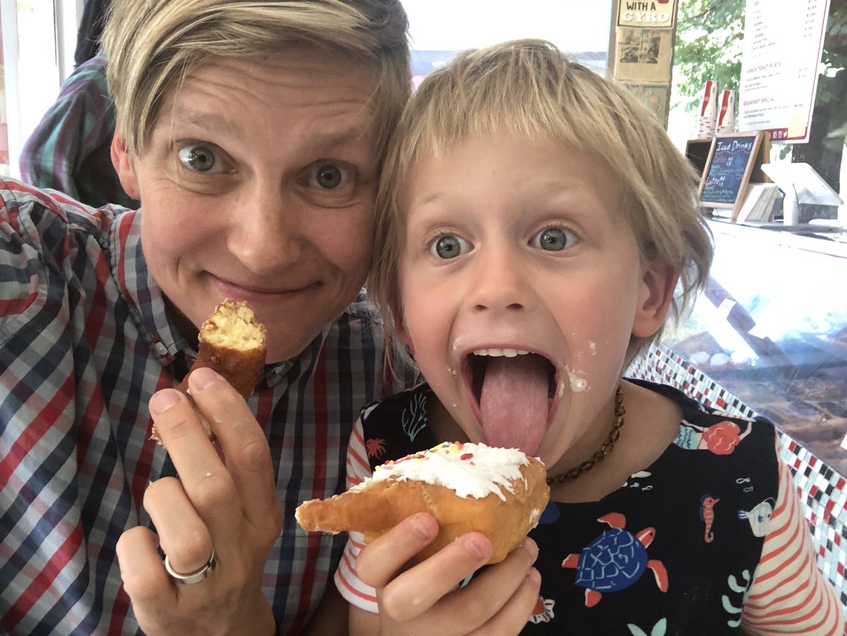 livgjestvang's tweet photo. With donuts this good it seems only fair they get a chance to be dinner. #BuckeyeDonuts #SummerVacation #SheIsPumped https://t.co/D3V52j5HqH
