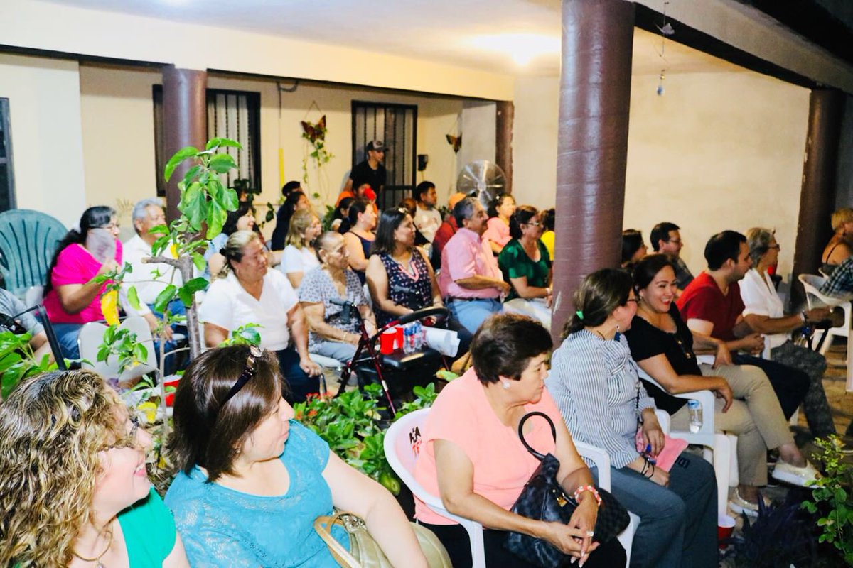 claudiobresofic's tweet photo. Esta noche toque temas de suma importancia para la transformación de Piedras Negras. Agradezco a los vecinos de la Colonia Guillen #MeConocesBien #ClaudioBres #JuntosHaremosHistoria https://t.co/EzWYqXBGG3