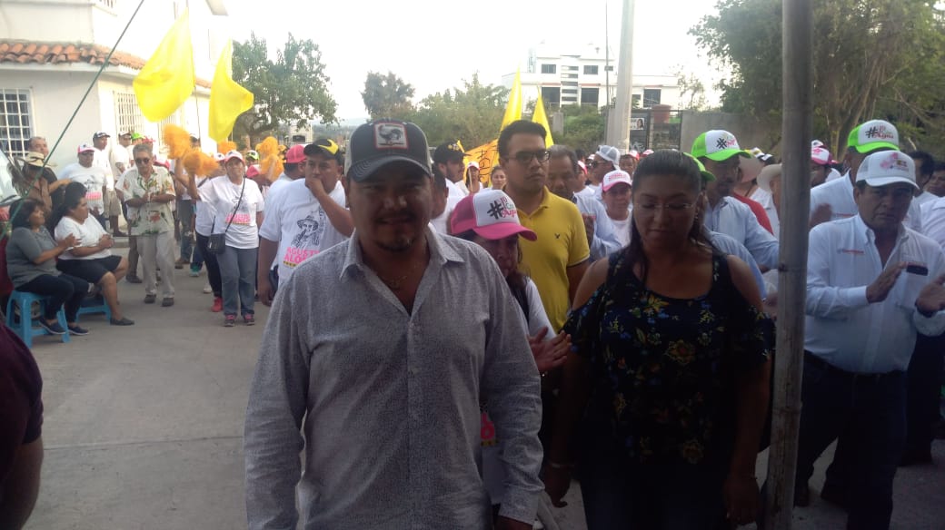 evenadero's tweet photo. Hoy acompañé a mi amigo, Agustin Alonso sin duda unos de los mejores y más capaces candidatos a presidentes municipales del #PRD Grax Agus por refrendar la historia de la cual somos parte y constructores. Viva el PRD!!! #ContinuidadYMasProgreso #EnYautepecYaGanoAgus https://t.co/wFWqmpimkw