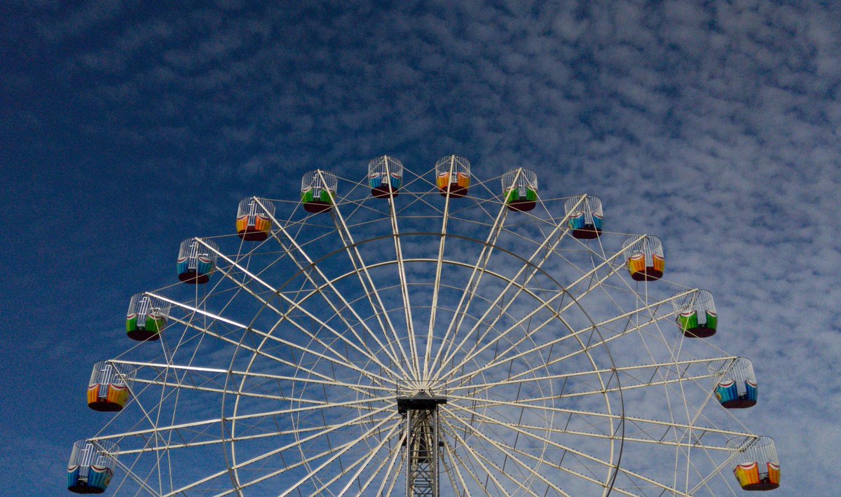 pturn19's tweet photo. #humpday lunchtime stroll. #adelaide #adelaideshowground #ferriswheel https://t.co/5Fninc4gJ9
