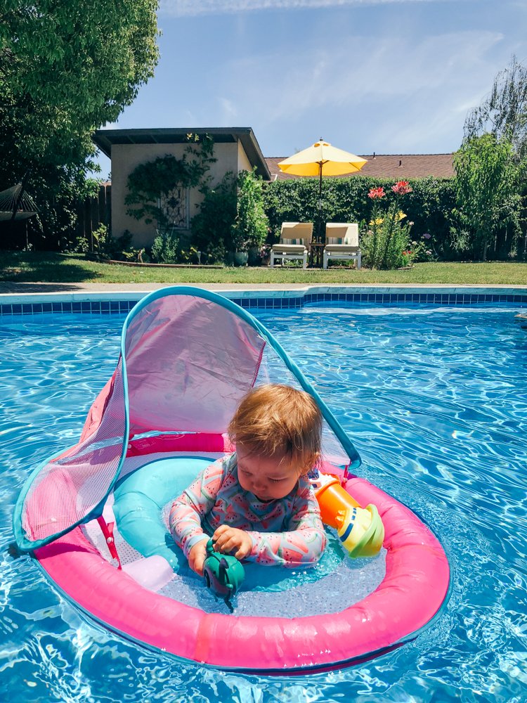 lifestylewlynn's tweet photo. Aura loves how independent she is in her #swimfloat from @SwimWays Here are some of my tips and tricks on having a safe Summer at the pool or beach with your family! https://t.co/2suefXQr7a
#watersafety #babyspringfloat #floatwithswimways #ic #ad https://t.co/nrlIVOKgMm