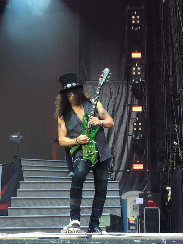 More pics of <a href="/Slash/">Slash</a> killing it yesterday in Berlin by our special reporter <a href="/HolyGrg/">Holygrg</a>