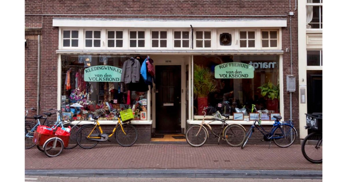 Het koffiehuis van de Volksbond aan de Haarlemmerstraat is al sinds mensenheugenis een gewilde pleisterplaats voor Amsterdamse dak- en thuislozen. Broodje ei: 50 cent. (€)  buff.ly/2H7ofWz