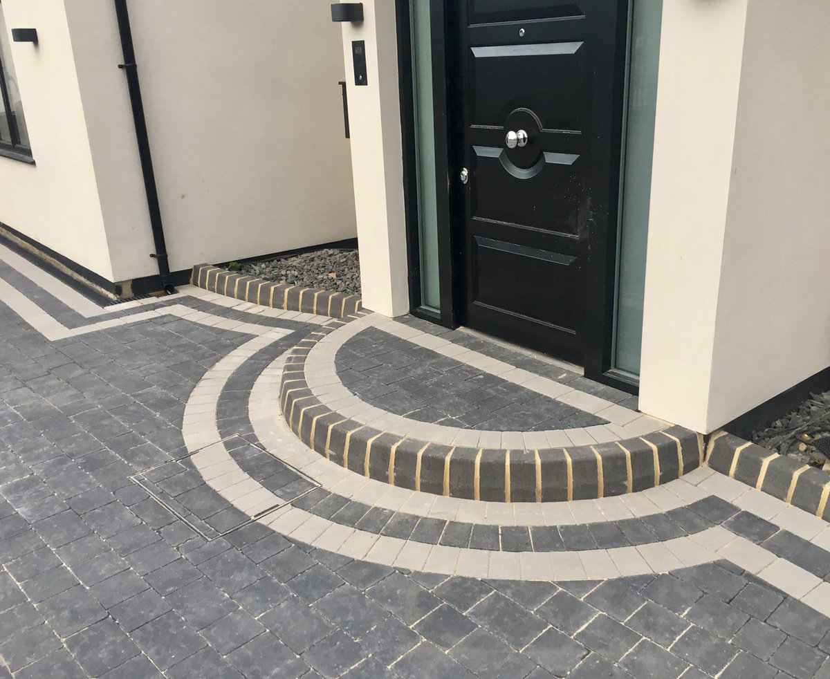 PaveDoctor's tweet photo. We recently completed Harry Kane’s driveway with @BarleystoneP Kingspave Cobbles &amp; a new wall.
Beds planted with laurel bushes from @RochfordGardens.
Railings &amp; gates by romford forge.
Another happy customer.
Good luck in the World Cup @HKane 👍🏻

#PaveDoctor
#driveway
#london https://t.co/BY5hkDP9HL