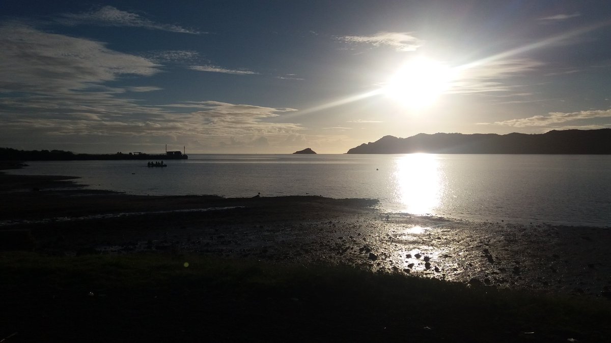 MenkaGoundan's tweet photo. The sunsets in #Malau #Labasa Few more hours of work to go and its a wrap in Labraska! #FindianGal #Workventures https://t.co/NepIV4C5sw