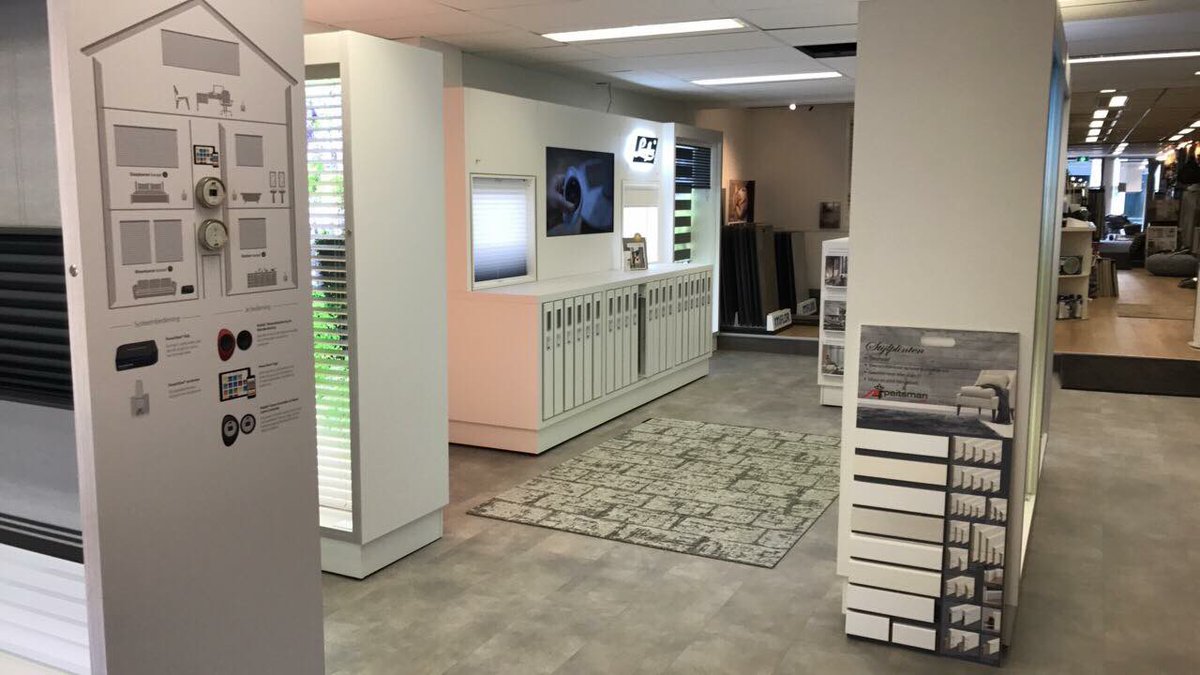 Storkinterieur's tweet photo. De nieuwe @Luxaflex_NL  shop staat in onze winkel, vanaf nu kunnen we nog beter alles laten zien💁‍♀️🏡 Heb je een moeilijk raam, kom dan langs wij bieden daar een passend raamproduct voor👌🏻 https://t.co/ihufMQh5Hi