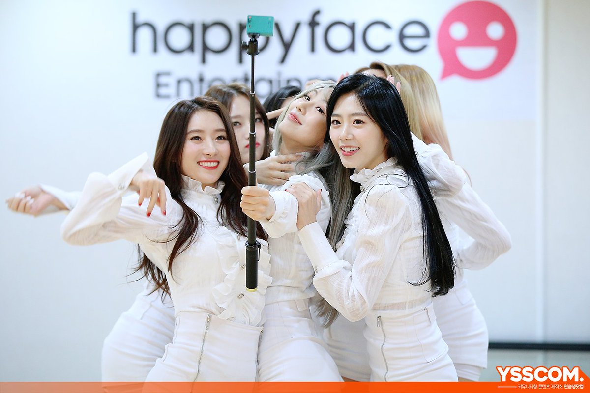 ysscom_'s tweet photo. [#연생샷] X 드림캐쳐 📸 액션캠에 미처 다 담기지 않은 예쁨 모두 모아왔어요😇 #드림캐쳐 촬영 현장 비하인드 대공개🔥 지금, 연습생닷컴 홈페이지에서 표정연기 만렙! 우아함 만렙! 찍은 드림캐쳐와 함께해요💞

Full ver.▶️ https://t.co/sqVf0TQhgf
#DREAMCATCHER @hf_dreamcatcher https://t.co/ks0sdnUNOt