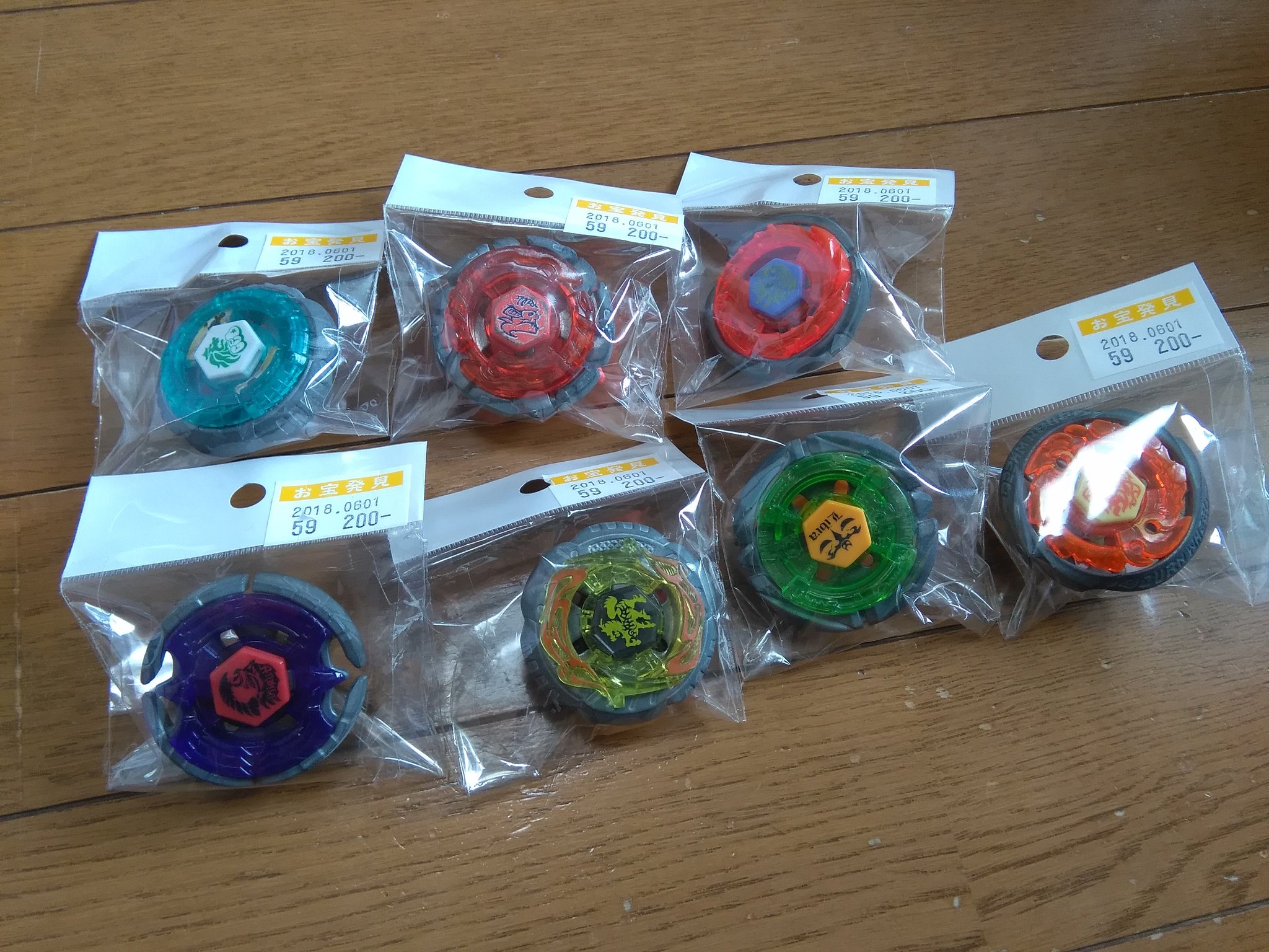 Ffbb Beyblade Burst クソっ なんでだ 魔改造ベイに使うパーツ探しに行ったら こいつらがデフォルトで売ってて1つ0えん クソォォォォォォォォォォォ 嬉しいです メタルファイトベイブレード T Co Ibfl6hnehm Twitter