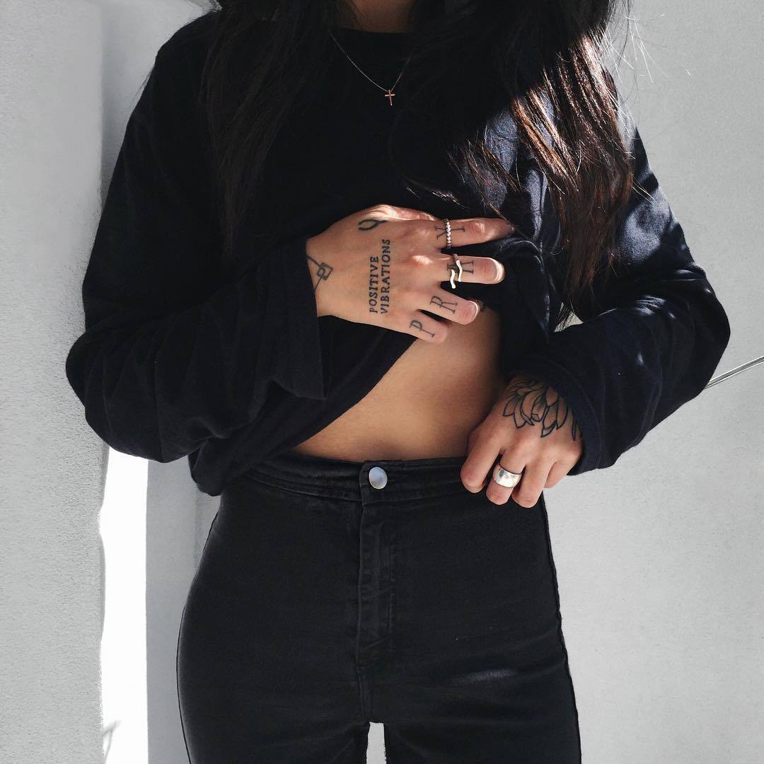 ✨aesthetics of the body (@smotriaaaaa) on Twitter photo 