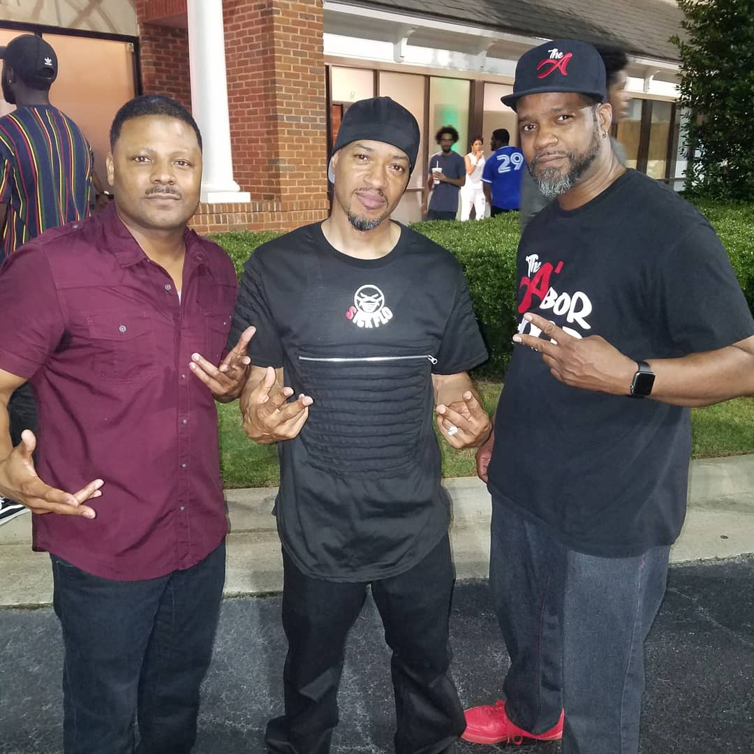gwadepodcast's tweet photo. We outchea!!
#GWade #DeaconDirty #gwaderadioshow #wadeworksstudios #atlanta #atl #city #film #television #tvhost #eastcoast #westcoast #dirtysouth #midwest #barchix #i47 #jamesworthy https://t.co/ndoXNMqpm2