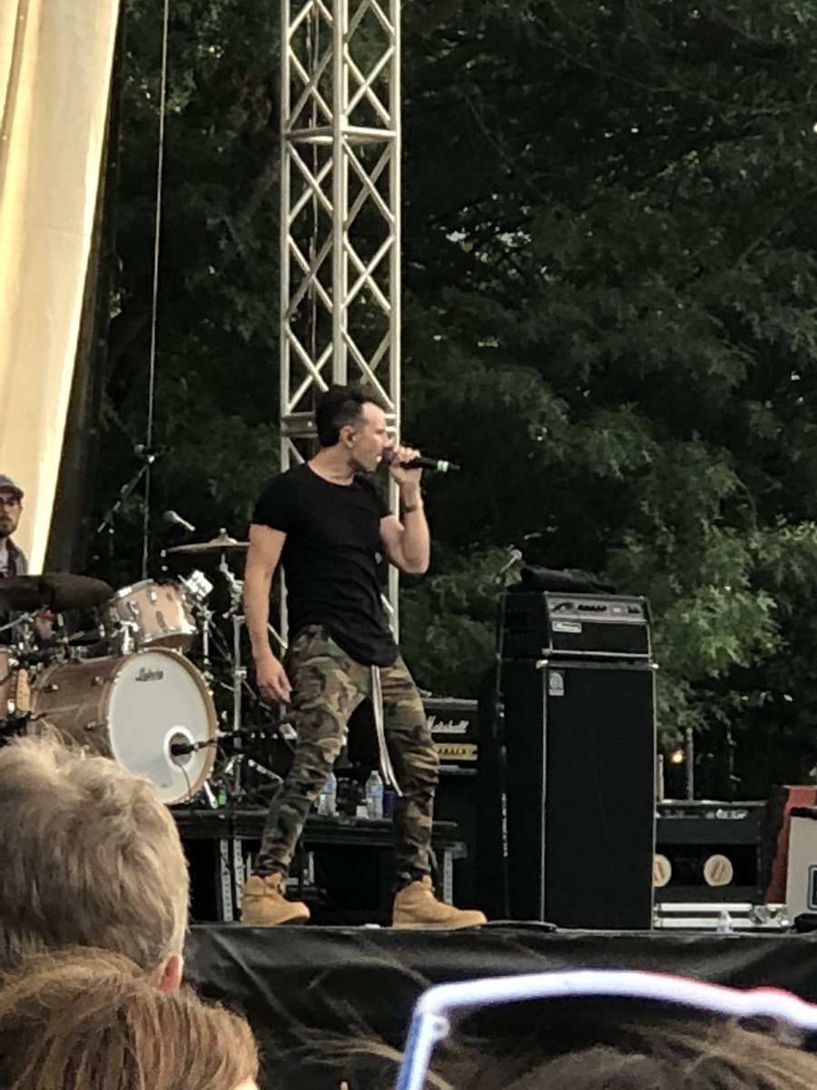 chayyylaaa's tweet photo. @russelldicker17 killed it at @987thebull country fest 😍 https://t.co/Tk7lzksuhe