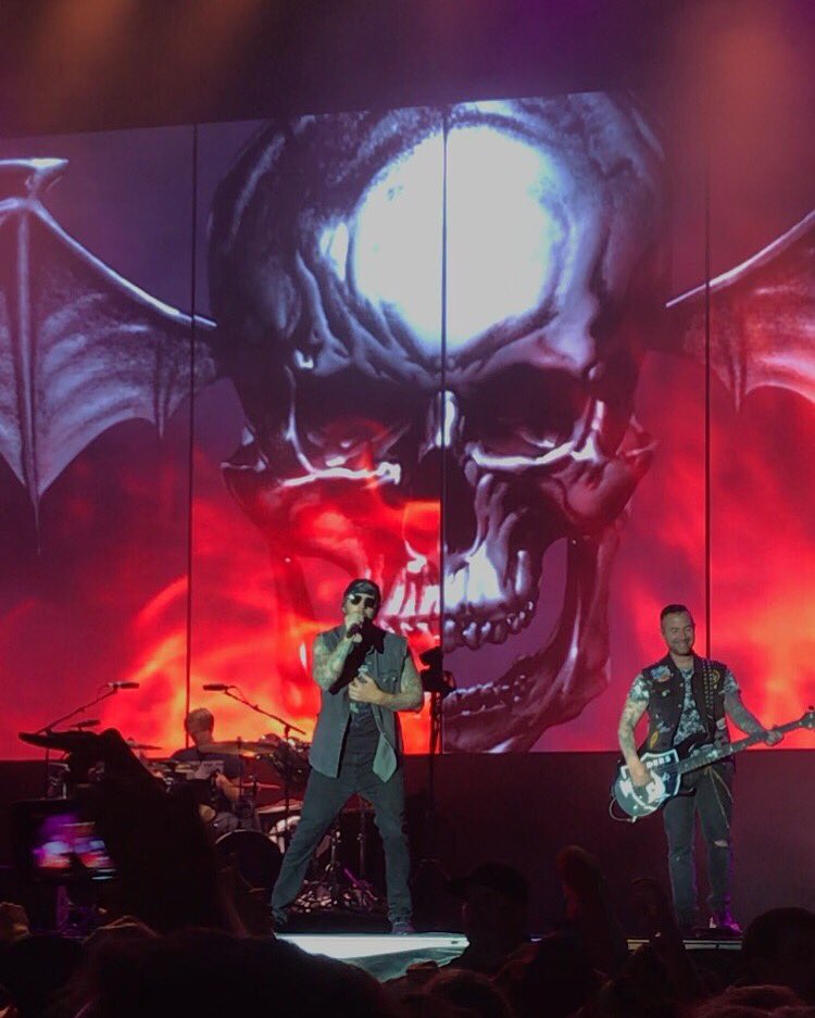 metalkenn's tweet photo. Throwback to April bc seeing my favorite band is something I’ll never grow tired of. 🤘🏻🖤 https://t.co/fgs1jLnexC