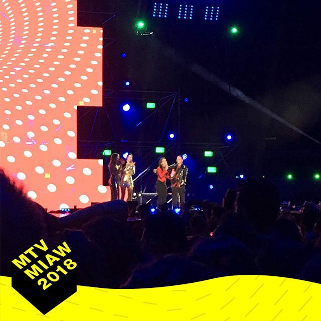 RadioPlayInter's tweet photo. #MTVMiaw2018 | 
Un extraordinario dueto, @JBALVIN  y @Anitta ganadores al Hit del año 🔥, ¡Muchas felicidades! 

#Event #Premios #EventosPlay #PlayTv #YoSoyPlay #PlayWord #PlayMagazine https://t.co/Xejq4SfbbG