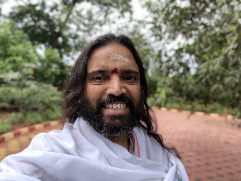 dkashikar's tweet photo. Feeling grateful for today this soul got a body to enable it to walk towards liberation. May the blessings of @SriSri shower upon all of us and help us remember that on our birthday it was as if a wave arose from the ocean. https://t.co/8MSV4UjSvA
