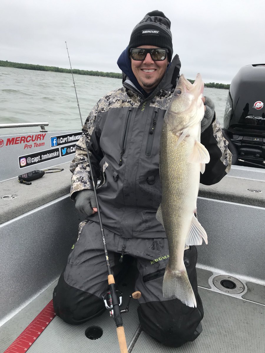 CaptHanske's tweet photo. A #leechlake 25.5 inch walleye!  Fun tournament this weekend!  The wind was wicked, but that is why I drive a @RangerBoats 620FS powered by the @MercuryMarine Verado😁.  #walleye #fishing #tournament #windy #rain #hodgman @Fenwick_rods @BerkleyFishing @CostaSunglasses https://t.co/8Zgz8nvPhj