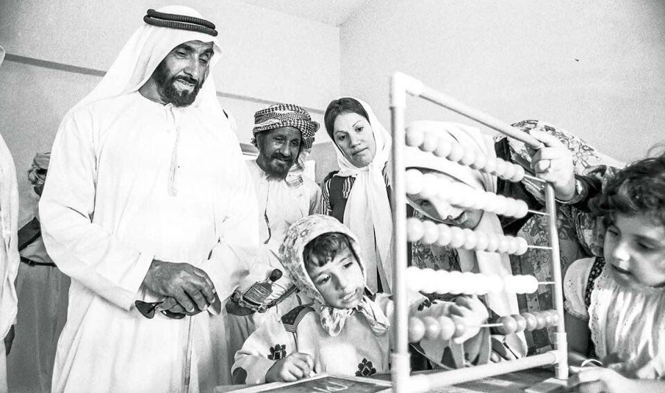 SarahAmiri1's tweet photo. تحتفي الإمارات اليوم ب #يوم_زايد_للعمل_الإنساني زايد الغائب الحاضر كان سباقاً لمد يد العون لكل محتاج، وارتبط اسمه بالخير والعطاء، رحم الله قائد الإنسانية. https://t.co/IOOpNzYY33