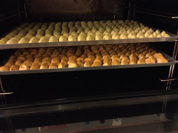 deviant2104's tweet photo. @KKCity tumpang dulu promote beliau jual kuih egg tart sama makmur kalau berminat dm jak thanks https://t.co/CWVmGSZBeA