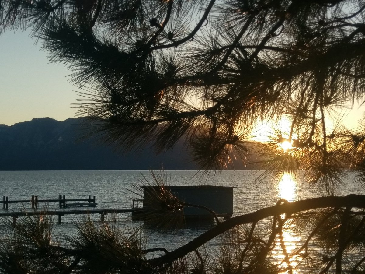 Wipeout808's tweet photo. Tahoe tonight 🌇 Share the Love!! https://t.co/5zHIYxA0ns