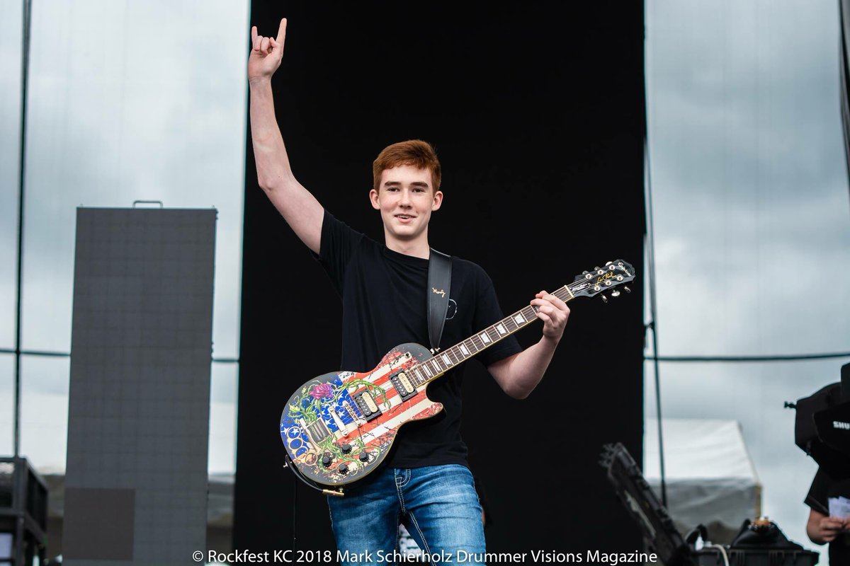 aidanfishermusi's tweet photo. πΊπΈπΊπΈπΊπΈπ€π»πΈ #rockfest #rockfestkc #rockfestkc2018 @MoodyLeather https://t.co/PMZdbZMEdl