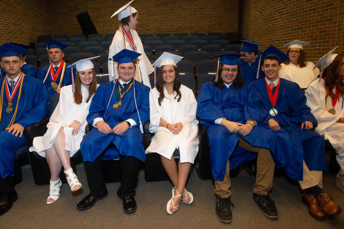 AndyOuriel's tweet image. Congrats to the @EdisonLocalSD graduates Class of 2018.
• Story: sanduskyregister.com/story/20180603…
• Photos in a gallery by @jgflutterby: sanduskyregister.com/photo-gallery/…
@sanduskyregistr @EdisonBoosters @Edisonlunchlady @EdisonSports @EdisonTLC #MilanOH