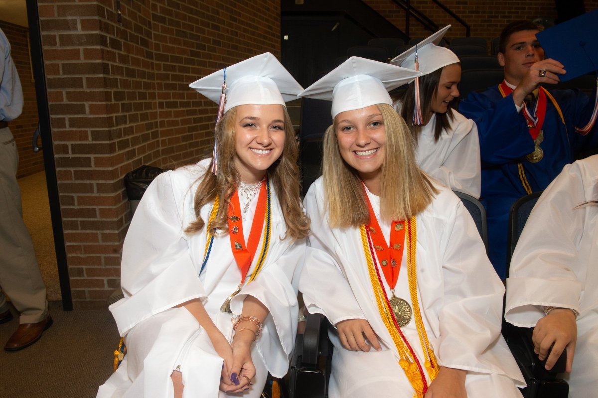 AndyOuriel's tweet image. Congrats to the @EdisonLocalSD graduates Class of 2018.
• Story: sanduskyregister.com/story/20180603…
• Photos in a gallery by @jgflutterby: sanduskyregister.com/photo-gallery/…
@sanduskyregistr @EdisonBoosters @Edisonlunchlady @EdisonSports @EdisonTLC #MilanOH