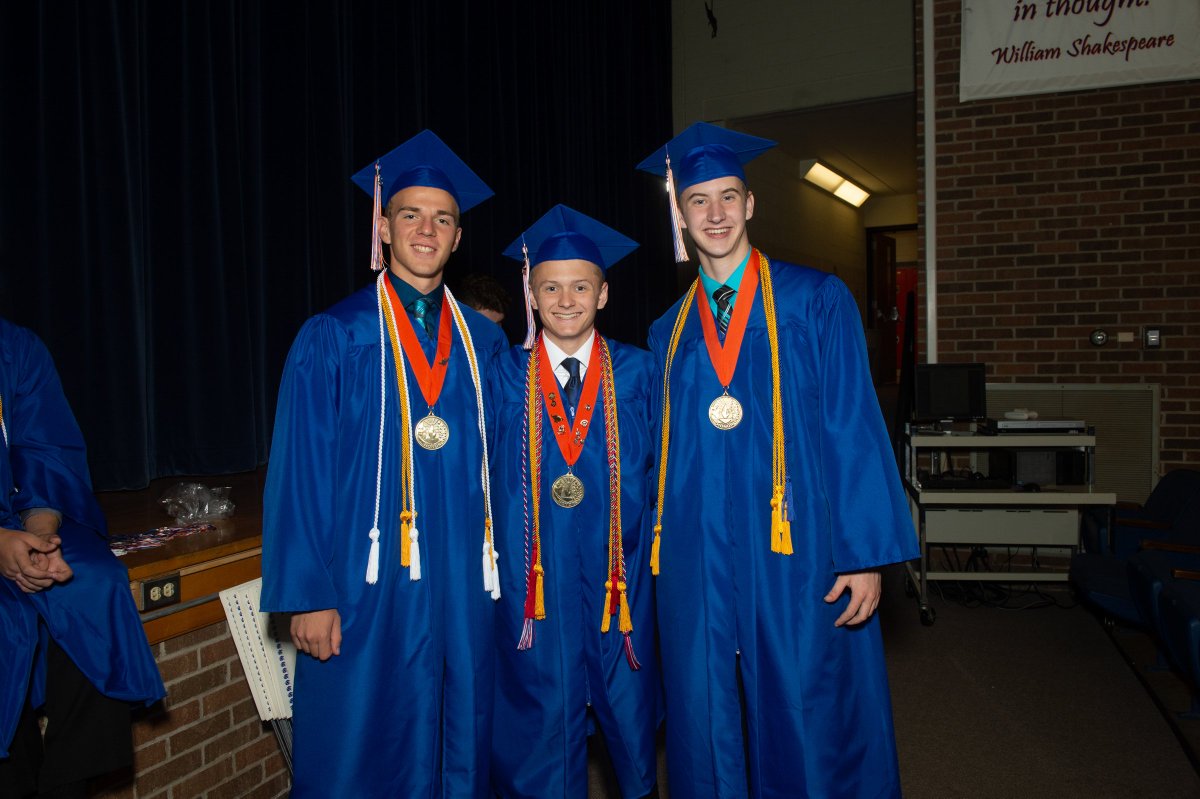 AndyOuriel's tweet image. Congrats to the @EdisonLocalSD graduates Class of 2018.
• Story: sanduskyregister.com/story/20180603…
• Photos in a gallery by @jgflutterby: sanduskyregister.com/photo-gallery/…
@sanduskyregistr @EdisonBoosters @Edisonlunchlady @EdisonSports @EdisonTLC #MilanOH