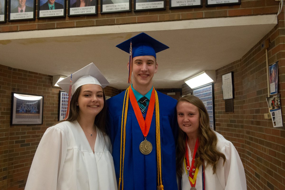 AndyOuriel's tweet image. Congrats to the @EdisonLocalSD graduates Class of 2018.
• Story: sanduskyregister.com/story/20180603…
• Photos in a gallery by @jgflutterby: sanduskyregister.com/photo-gallery/…
@sanduskyregistr @EdisonBoosters @Edisonlunchlady @EdisonSports @EdisonTLC #MilanOH