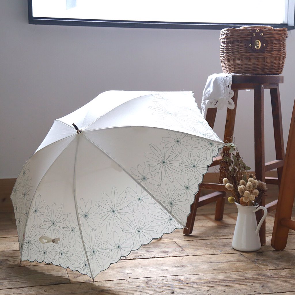 Because Twitterren Marguerite Embroidery たっぷりと裾に敷き詰められたマーガレット刺繍 爽やかで華やかな大人の女性を演出 T Co Senbjetucp Because 傘 日傘 マーガレット 刺繍 ビコーズ T Co 4x9j6rggby