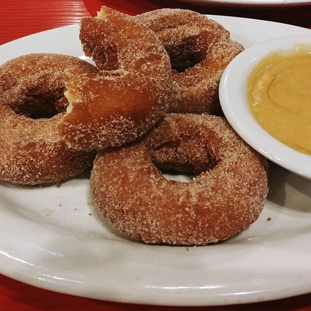 CandidePaul's tweet photo. Churro-styled donuts served with buttered caramel! So unhealthy yet so delicious. #nomnomnom #houston #toastedyolk #dietstartsnever #ohmysummerbod https://t.co/GycUfImIVN https://t.co/WdC1Uv0vGc