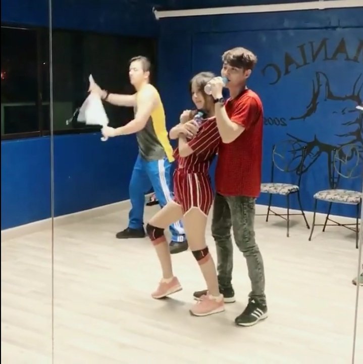 rungrawee4334g1's tweet image. แฝดน้องตัวเล็กมาอวยพรวันเกิดแฝดพี่ตัวใหญ่น่ารักแต่เช้าเลยอย่าลืมน๊าพี่กัสว่าต้องห้ามเบื่อน้องและต้องเชื่อฟังน้องนะคะ😄😄
#HBD25thFocus 
#เชื่อฟังน้องนะคะคนดี @focus_kittikun
#โฟกัสพลอยใส