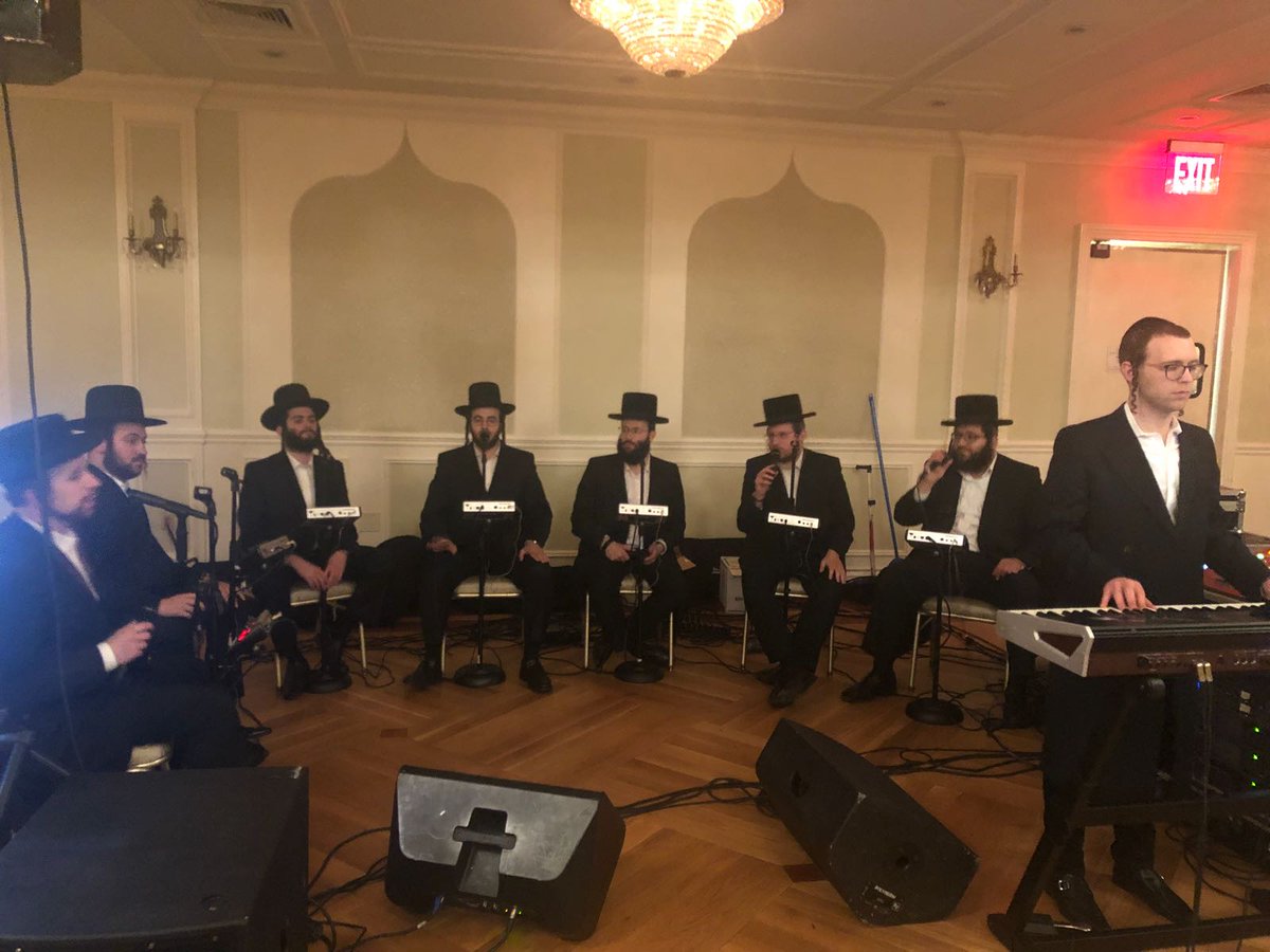 Sheva Bruches in Williamsburg
Music by <a href="/YossiShtendig/">Yossi Shtendig</a>