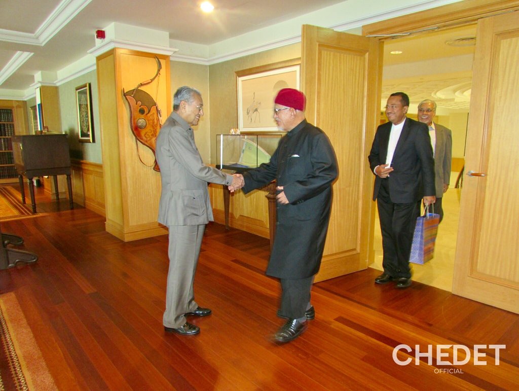chedetofficial's tweet photo. Saya berbesar hati menerima kunjungan YAB Menteri Besar Terengganu Dr Ahmad Samsuri Mokhtar @DrAhmadSamsuri dan Presiden PAS Datuk Seri Hj Hadi Awang @abdulhadiawang serta Datuk Mustafa Ali di pejabat saya pagi tadi. https://t.co/tOLnHfgnfq