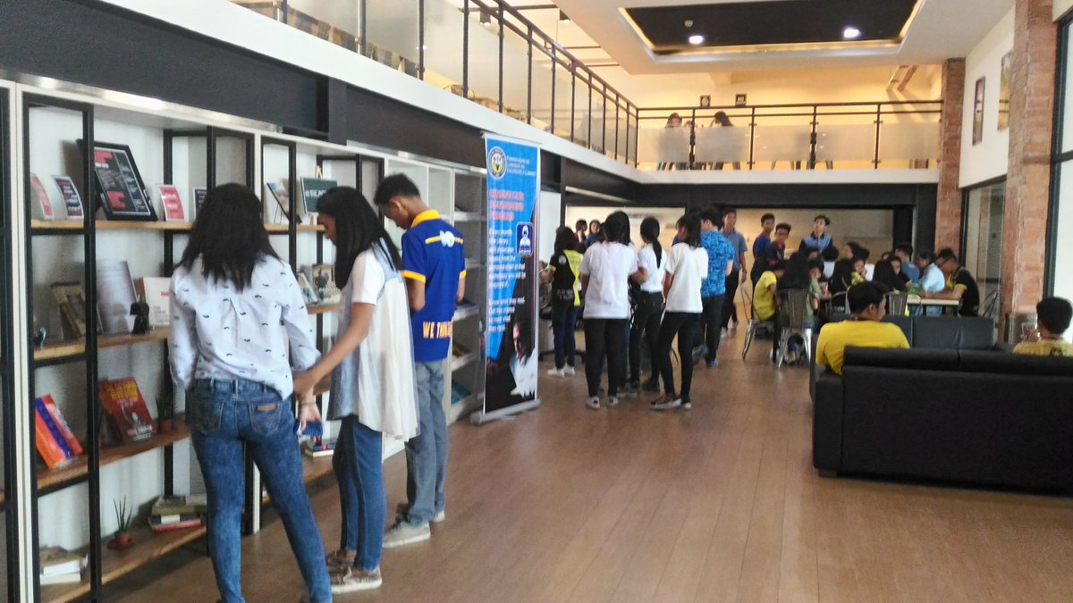 PLVLibrary's tweet image. First day high at the PLV Library. Hello, PLVians! #pasukanna #firstdayhigh #happysalibrary #plvlibrary #valenzuelacity