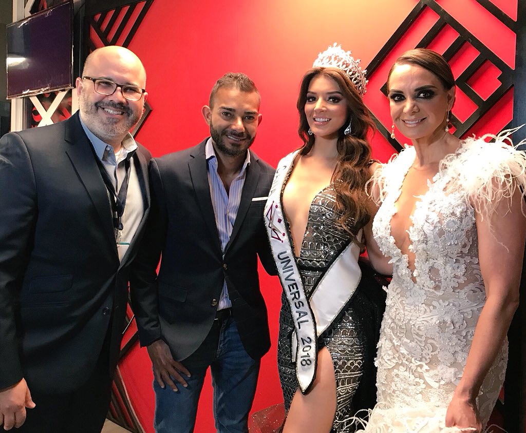 ¡Tenemos REINA! #MexicanaUniversal 🎥👑
Felicidades <a href="/MxU_Colima/">Angela Delgado</a> #Colima