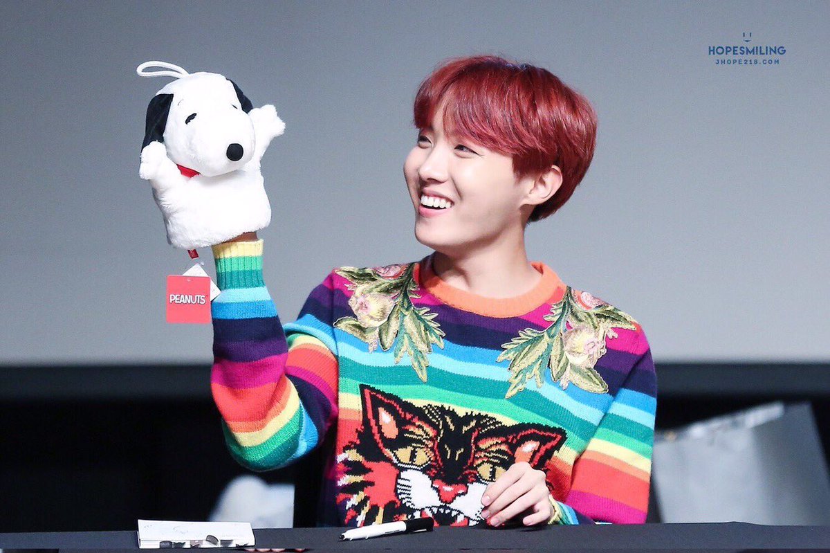 xiutama's tweet photo. Hobi's drawing💖SNOOPY💖
귀여워ㅠㅠㅠㅠㅠㅠ💕💕💕
#BTS #방탄소년단 #JHOPE #제이홉 #정호석 #snoopy #ホープ https://t.co/W11vJOE36Y