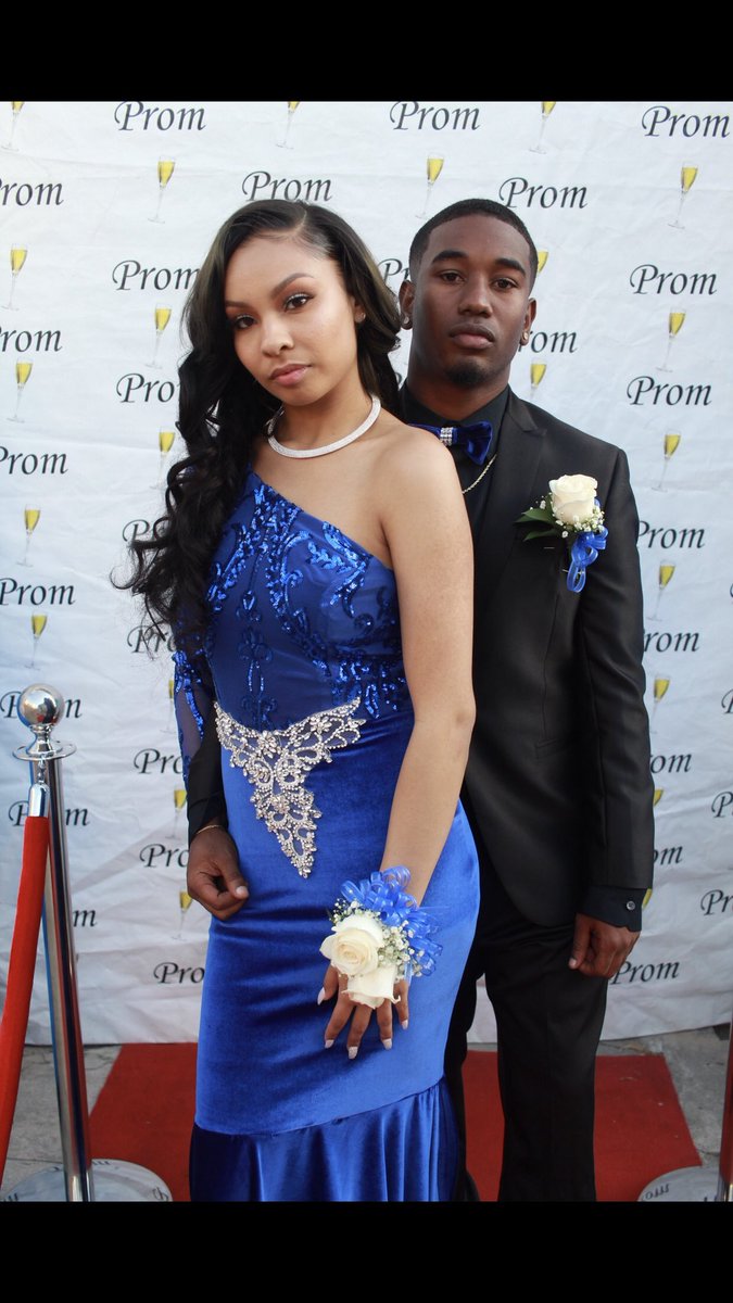 Bonna___'s tweet photo. Telling everybody you’re mine and i like it 💙#prom2k18 https://t.co/k31U4TnD42