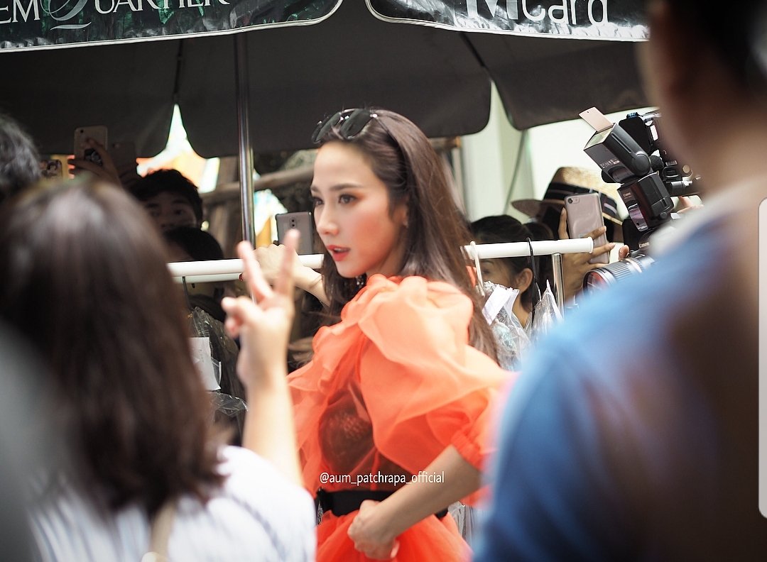 UnderbedDara's tweet photo. เมื่อชีอั้มพัชมาเป็นแม่ค้าก็จะแซ่บๆแบบนี้

#ใต้เตียงดารา https://t.co/hytKO9JjZV