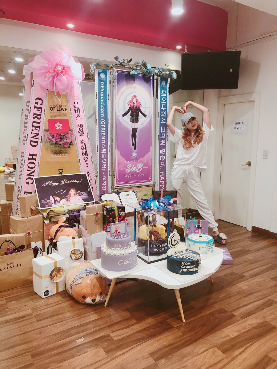 Refmzy's tweet photo. 👏🎂
#happyeunhaday
#HappySinBDay https://t.co/DxFwMemTWx