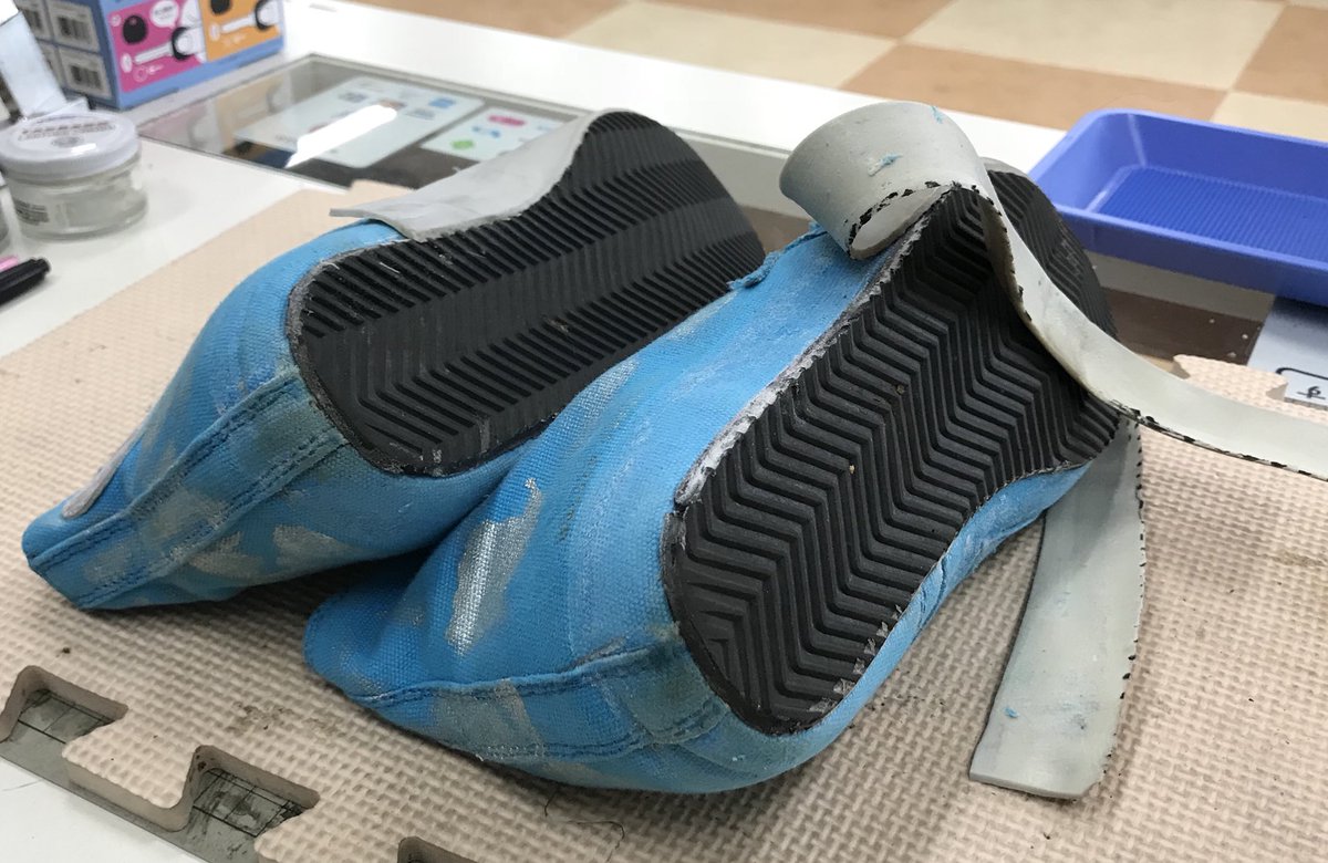 プラスワン神戸西店 イタリアンなスニーカー ゴールデングースのフランシーにミシュランのクッションシートで保護的オールソールを施しました それにしても外周の縁ゴム 剥がれ過ぎやろ 5400円也 靴修理 オールソール スニーカー修理 神戸