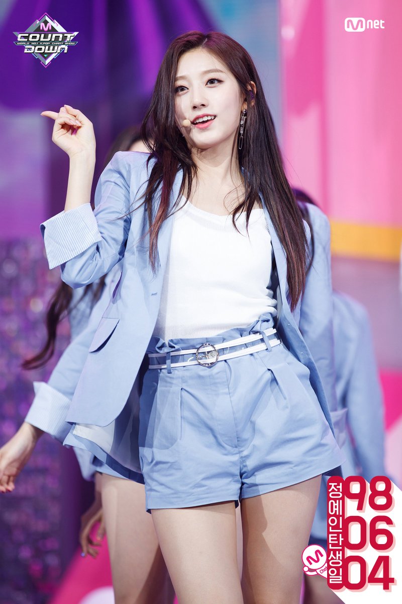 Mnet_Chat's tweet photo. 🎉러블리즈의 소중한 막둥이🎉
#정예인 양의 생일을 축하합니다!

Happy birthday to Jeong Yein!
#HappyYeinDay
#예인아_생일_축하해
#러블리즈 #Lovelyz #정예인 #Yein https://t.co/4ERNXiyc0H