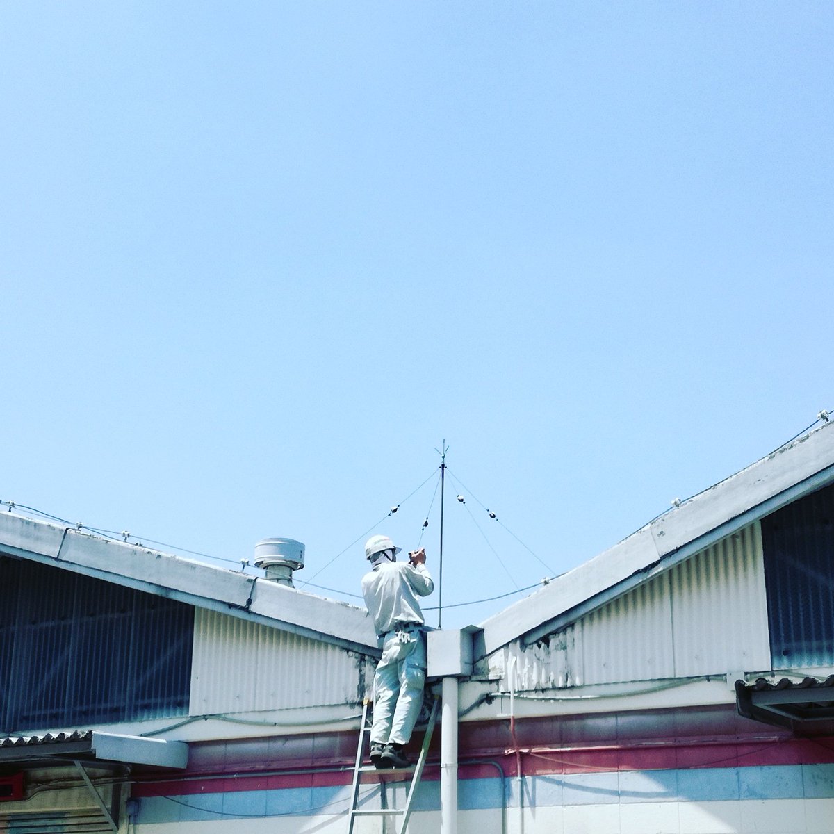 juraisin_japan's tweet image. シーズンを前に避雷設備の点検依頼が増えてきています。しばらくやってないなあと思われたらすぐにご連絡を！ #lightningprotectionsystem #避雷設備 #受雷針の光産業