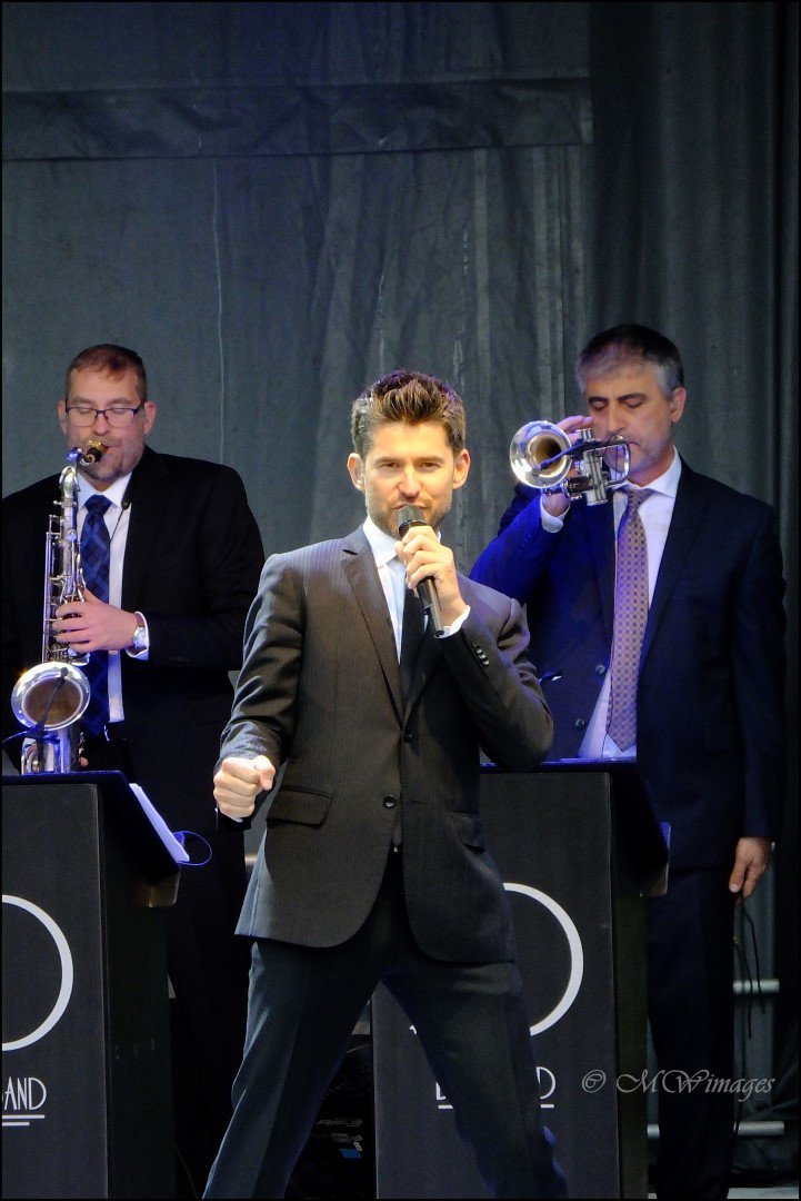 MarkWimages's tweet photo. 200 shots of happy, no shots of sad.  RBG open air gala with Matt Dusk and Band.  Great night!  Great music! https://t.co/LHV3lRhFAX